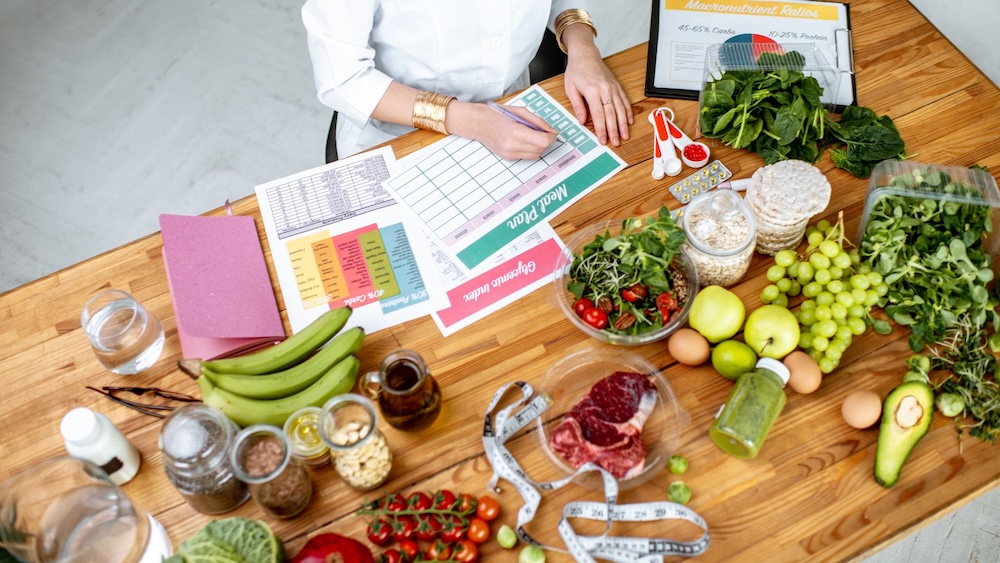 I bridge the gap between your plate and healthcare providers by creating mouthwatering meal plans tailored to your prescribed diet and tastes. 